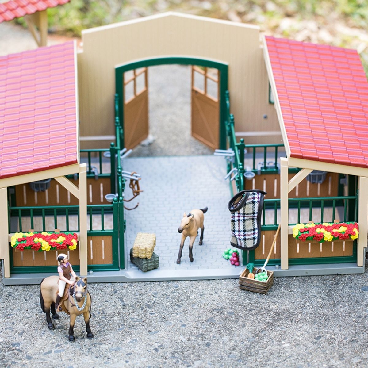 Schleich stable with horses and accessories on sale