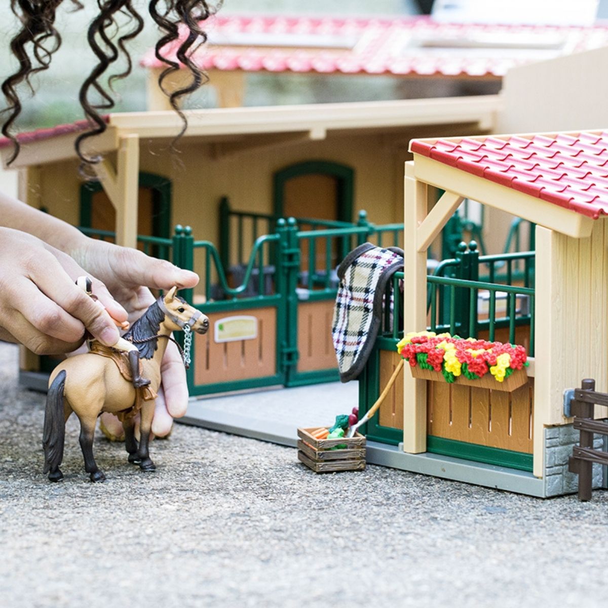 Stable with horses and accessories 42195 FARM WORLD schleich