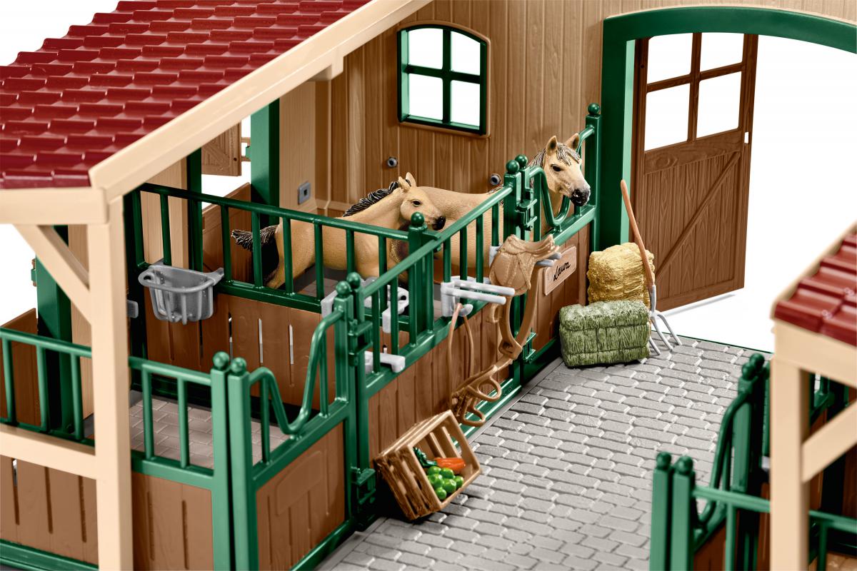 Schleich barn with animals cheap and accessories